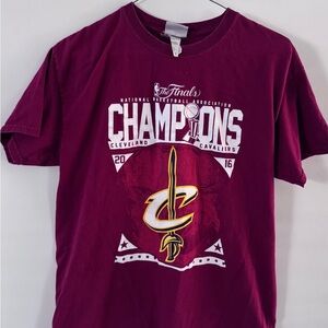 Cleveland Cavaliers 2016 NBA Finals Champions T-Shirt Red Size Medium LeBron